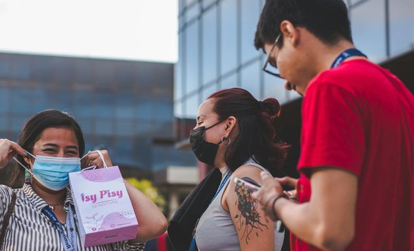 Why Are British Women's Fashion Trends Evolving Rapidly?